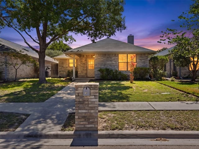 526 Riverside DR