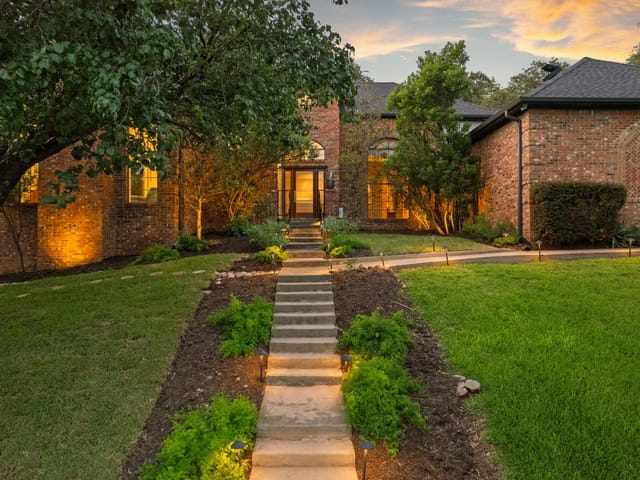 5301 Backtrail Dr