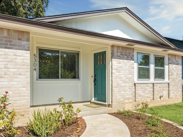 5304 Meadow Creek Cir