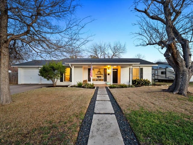 5305 Fairmont CIR