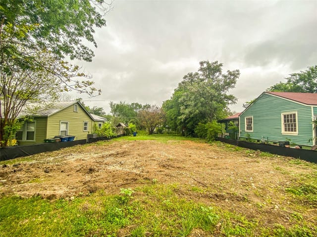 5306 Roosevelt Ave