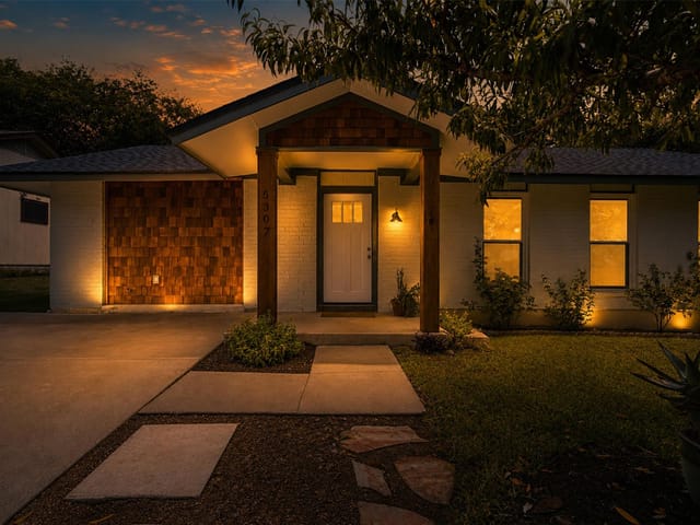 5307 King Henry DR