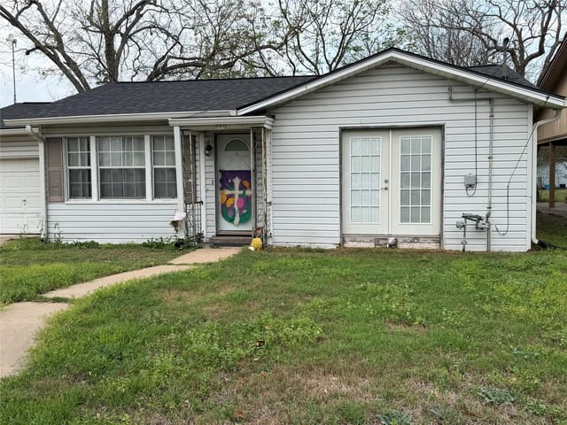 531 E Houston ST