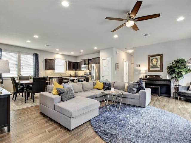 5313 Daimler Dr