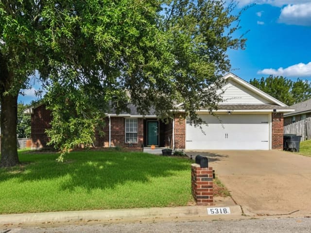 5318 W Ridge Blvd