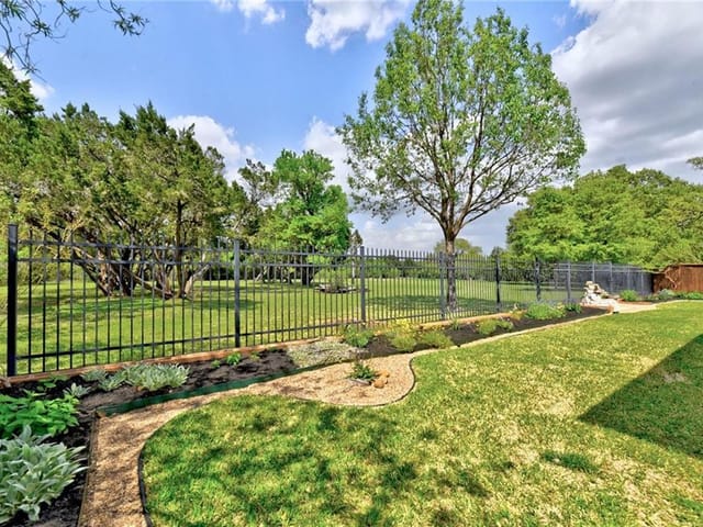 5324 Magdelena Dr