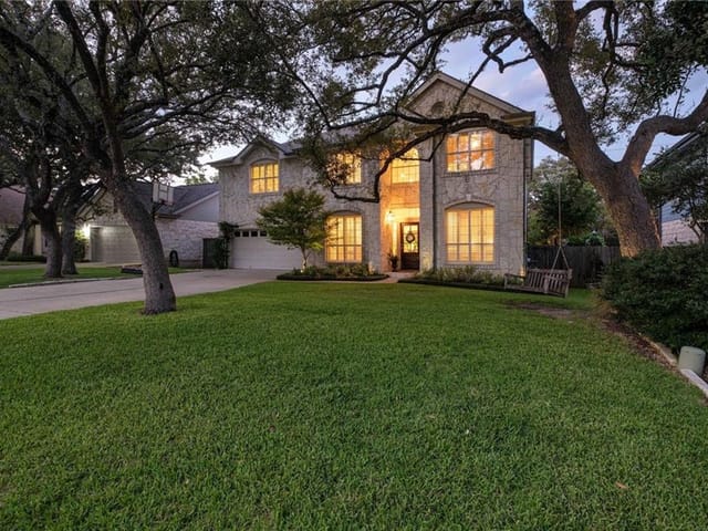 5324 Moon Shadow Dr