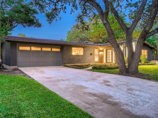 5325 Western Hills DR