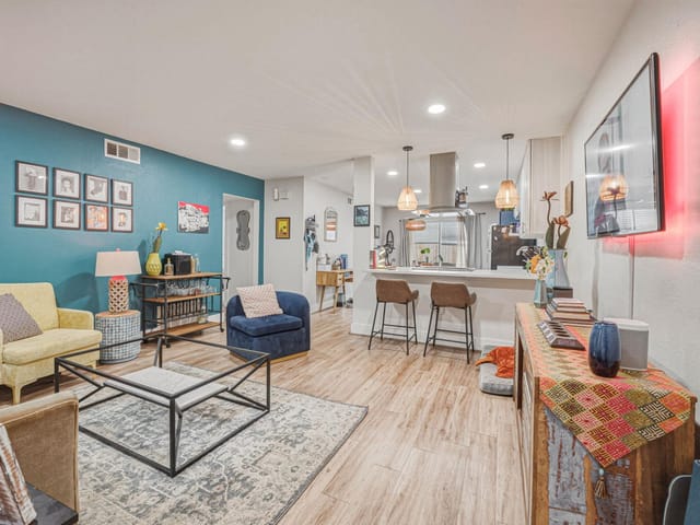 5332 Balcones Dr Unit #B