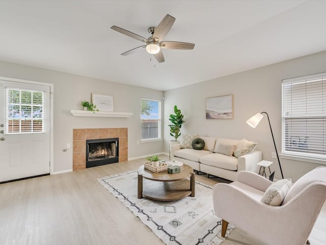 5341 Krueger Ln