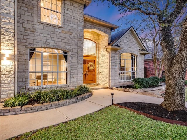5352 Austral Loop