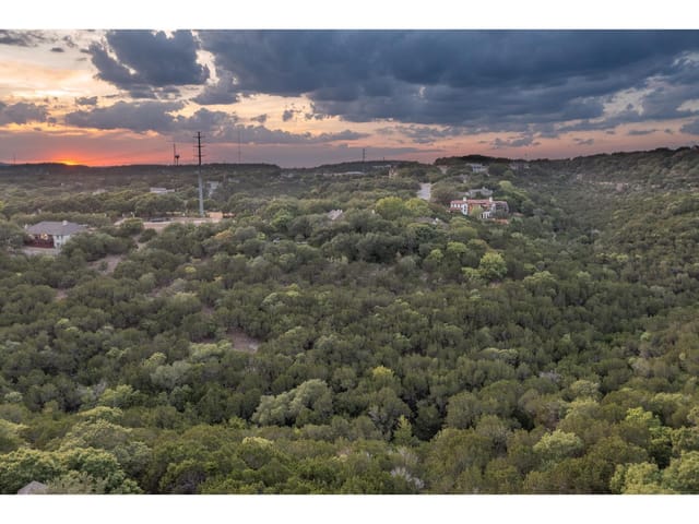 View 539 Beardsley LN in Rob Roy On Creek Sec 05 539 Beardsley LN - property photo 1 - Luxury lot in Rob Roy On Creek Sec 05, Austin, TX