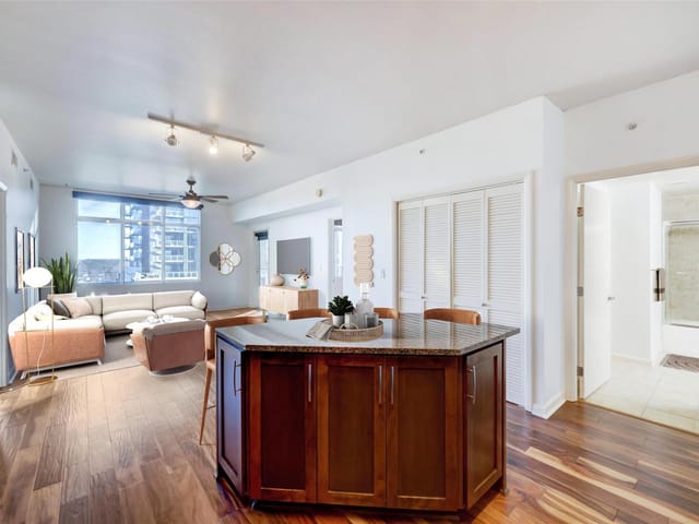 54 Rainey St Unit #1013