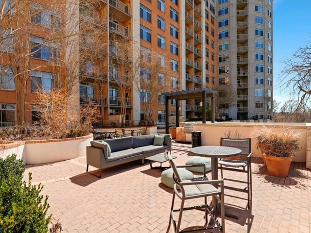 54 Rainey St Unit #320
