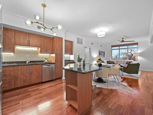 54 Rainey St Unit #412