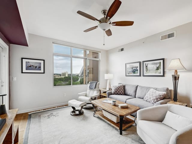 54 Rainey St Unit #814