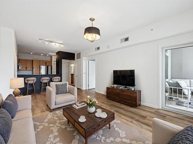 54 Rainey St Unit #815