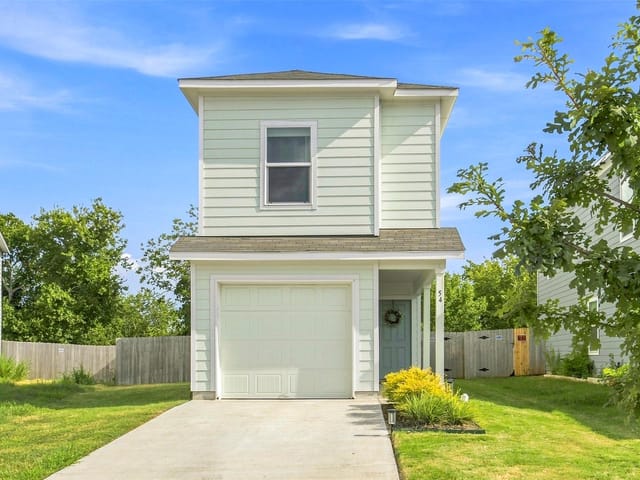 54 Trinity CIR