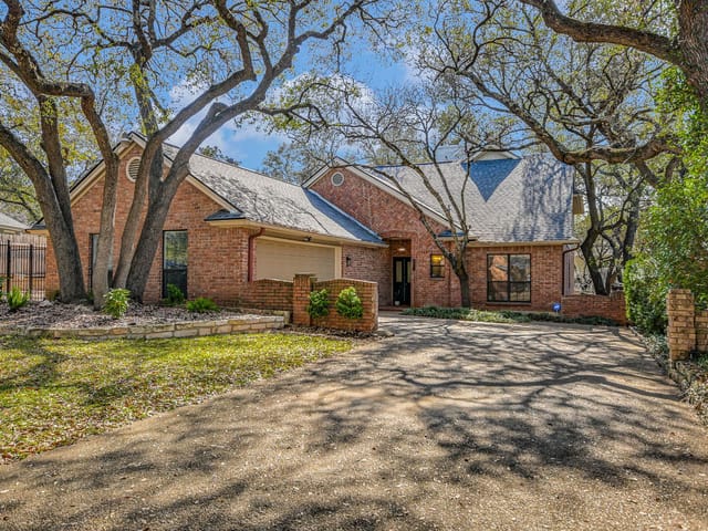 5402 Odessa Ln