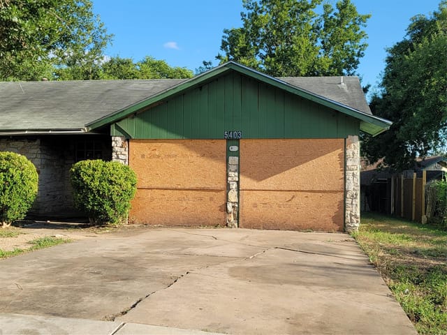 5403 Village Ln