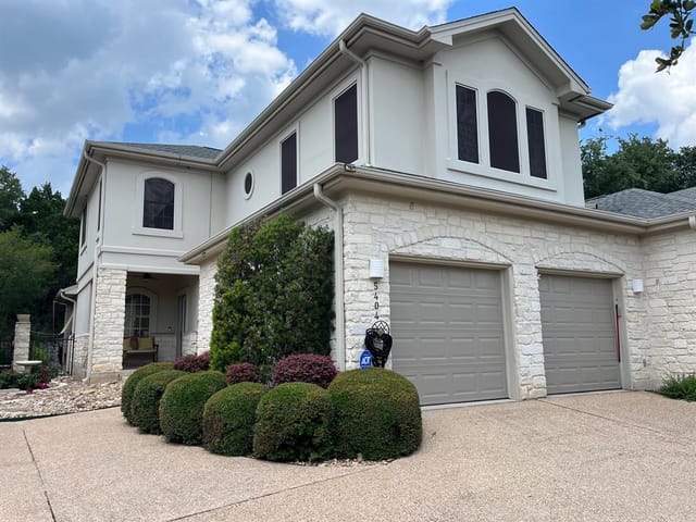 5404 Courtyard Dr