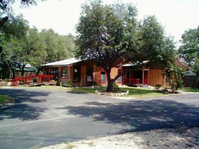 5409 HUDSON BEND RD