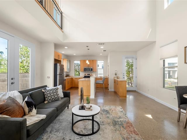 5433 Agatha Cir