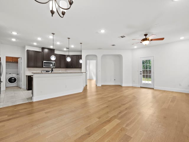 544 Ayinger LN