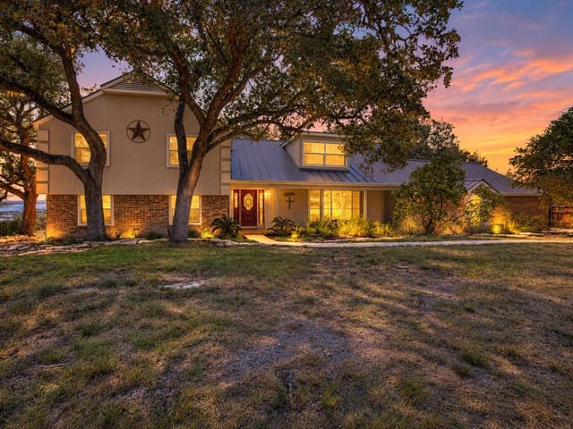 544 Military DR