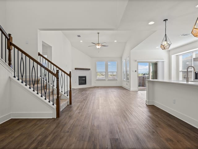 545 Elm Green ST