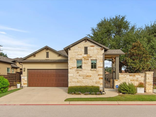 549 Clubhouse DR Unit #G