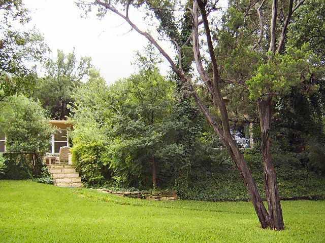 5501 Driftwood DR