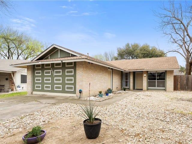 5501 Sapote Ct