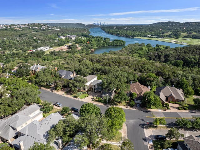 5503 Courtyard Dr