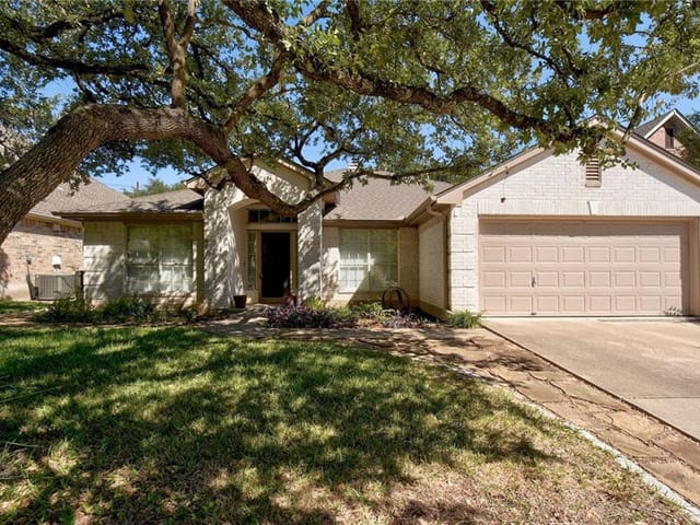 5504 Travis Green LN