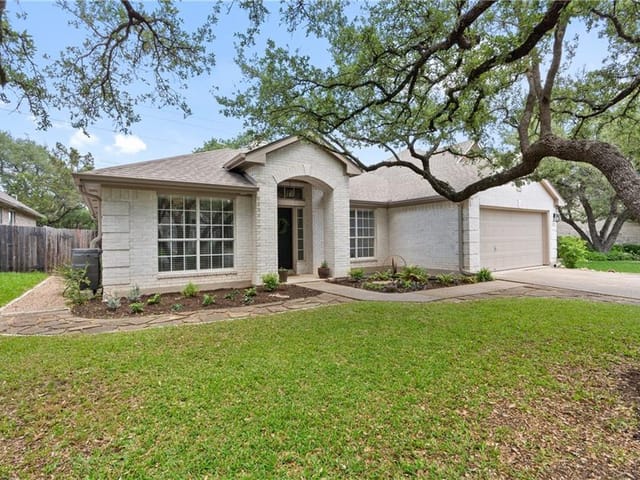 5504 Travis Green LN