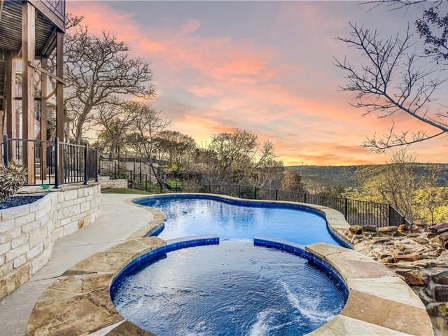 5506 Merrywing Cir