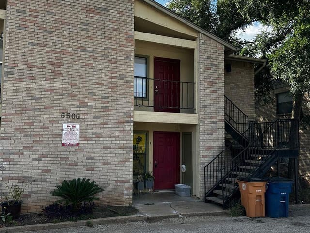 5506 Rose Hill CIR Unit #B