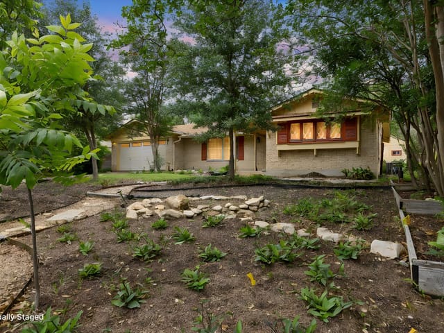 5509 Mapleleaf DR