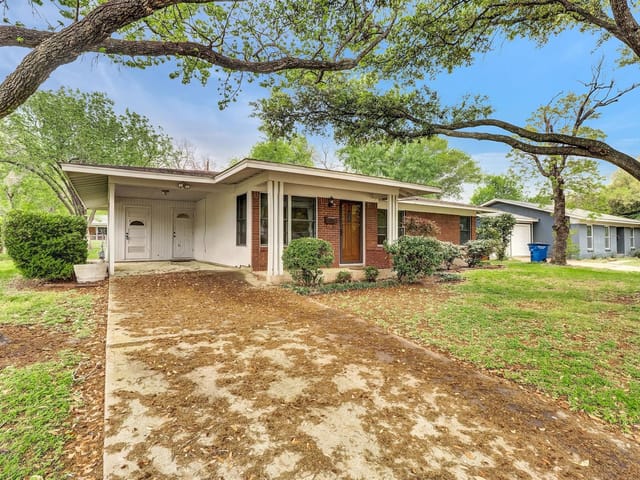 5513 Delwood Dr