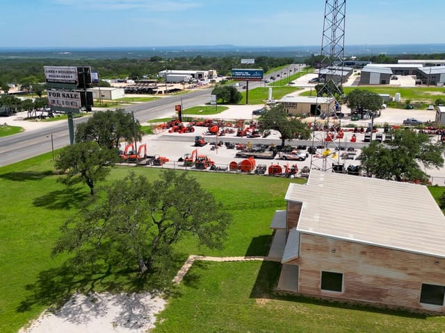 5526 N US Highway 281