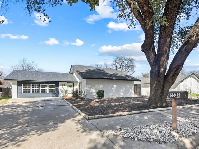 5533 Pine Pl