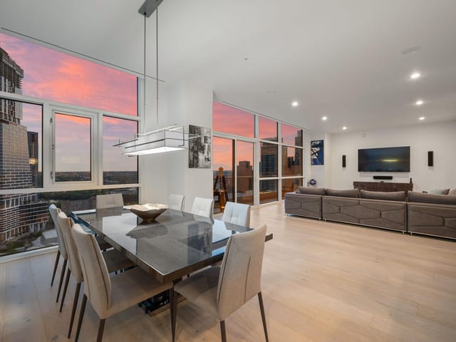 555 E 5th St Unit #2906