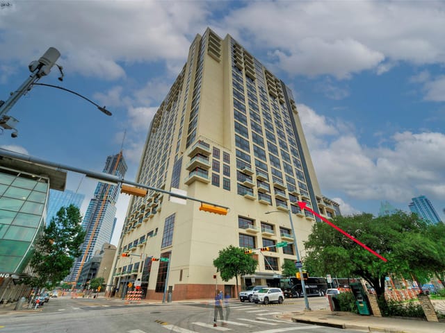 555 E 5th St Unit #809