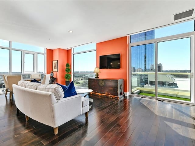 555 E 5th St Unit #829