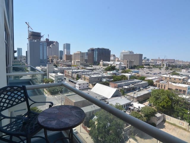 555 E 5th St Unit #903