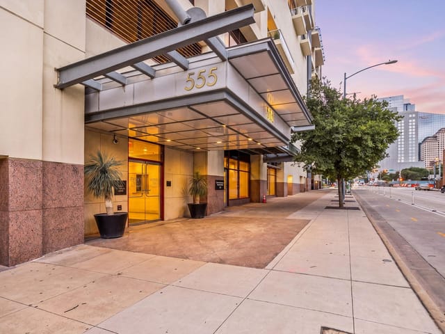 555 E 5th ST Unit #903