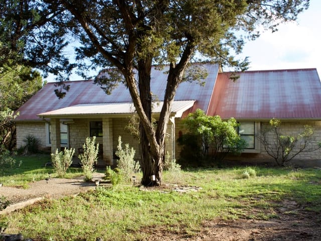 555 Hillsedge RD