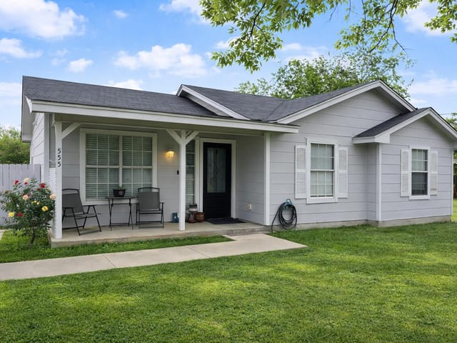 555 Live Oak Dr
