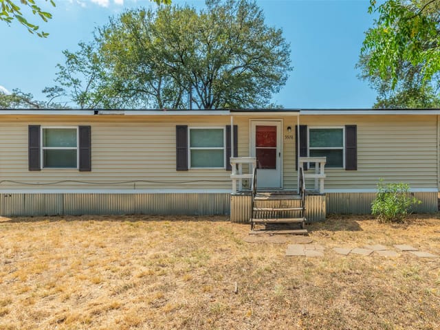 5576 Helm Ln